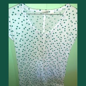 M C&C ☘️ Lucky St. Patty’s Day SSlv. White Top | XS